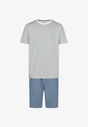 T-shirt blanc à manches courtes avec fines rayures noires, associé à un short bleu clair uni avec cordon de serrage.