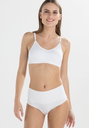 Hvit bralette med tynne stropper, med V-hals. Høyt midjetruser i matchende stoff, glatt materiale med sømløs design.
