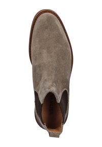 Grijze suède enkellaars met elastische zijpanelen en een ronde neus. Voorzien van een doorgestikte tussenzool en een gestructureerd voetbed. Minimalistisch ontwerp.