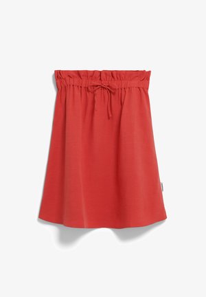 Roter Rock mit elastischem Bund, gerafftem Oberteil, Kordelzugdetails und ansprechendem Design, gefertigt aus glatter Stoff. Keine Muster oder zusätzlichen Akzente.