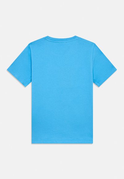 Κοντομάνικο μπλουζάκι από βαμβάκι σε έντονο μπλε χρώμα, με κλασικό στρογγυλό λαιμό και λεία υφή, με επιμελώς ραμμένο τελείωμα και άκρες μανικιών.