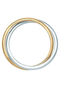 To sammenflettede ringe, en guldbelagt og en poleret sølv, med glatte overflader og cirkulære former med en blank finish.
