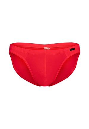 Felrode herenonderbroek in slipstijl met elastische tailleband en zichtbaar merkje aan de rechterkant.