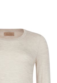 Lysebeige langærmet sweater med rund halsudskæring lavet af 100% ren kashmir, med Falconeri-mærke inde i kraven.