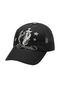 Sort truckerhat med broderede grafikker, herunder en skorpion og stjerner. Mesh bagside, buet skygge, solidt stoffrontal med tekstdetalje.