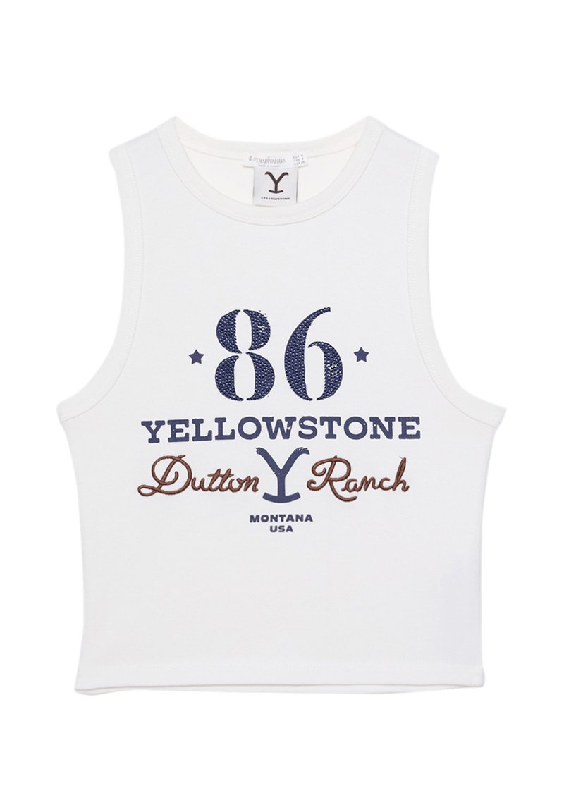 Wit mouwloos crop top met marineblauwe en bruine graphics waarop staat "86 YELLOWSTONE Dutton Ranch MONTANA USA" met steraccenten.