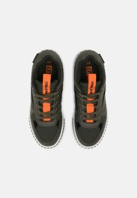 Green sneakers with mesh and synthetic upper, featuring orange shoelaces and a tab. White rubber sole with black accents. Size 41.
