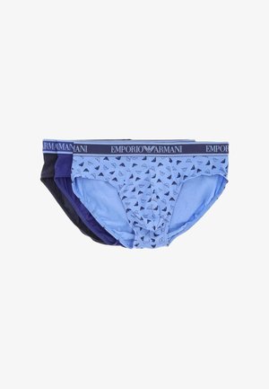 Tre paia di slip da uomo: uno blu navy uniforme, uno viola scuro uniforme e uno azzurro chiaro con un motivo di piccoli triangoli neri; fascia elastica in vita.