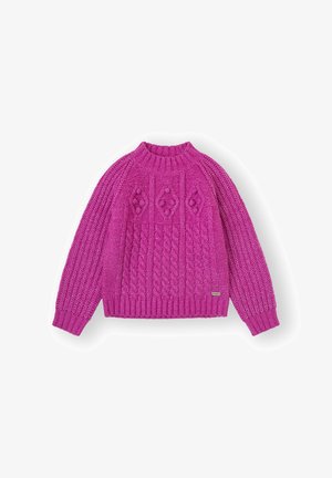 Jersey de punto grueso de color rosa brillante con patrones de cables y pompones texturizados, con cuello, puños y dobladillo acanalados, exhibido plano sobre un fondo blanco.