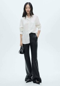 Mango Blúzka so zapínaním na gombíky - off-white
