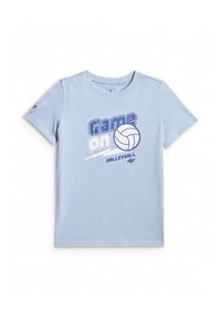 T-shirt bleu clair à manches courtes avec le texte "Game on", un graphisme de volley-ball et "Volleyball 4F" imprimé à l'avant.