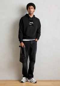 Antony Morato HOODIE BOXY FIT WITH FLOCK AND RUBBER INJECTION LOGO PRINT - Sweater - black