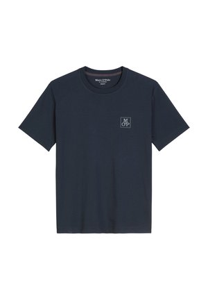 Navyblaue Baumwoll-T-Shirts mit kurzen Ärmeln, Rundhalsausschnitt und einem kleinen quadratischen Logo in der oberen linken Ecke, das "M OP" in hellgrau zeigt.