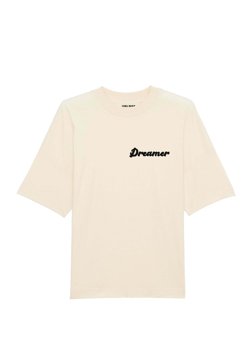 Beigā krāsa īsām piedurknēm t-krekls, kas izgatavots no kokvilnas, ar melnu tekstu "Dreamer" uz krūšu. Ar apaļu kakla izgriezumu, brīvu piegriezumu un gludu tekstūru.