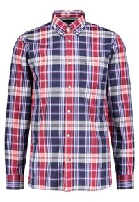Camisa de manga larga para hombre en cuadros rojo, azul marino y beige. Cuenta con cuello abotonado, bolsillo frontal y cierres de botones blancos. Material de algodón.