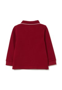 Rode polo met lange mouwen en kraag. Gelaagd weefsel met ribbels aan de manchetten en onderrand. Witte accentstiksels langs de kraag.
