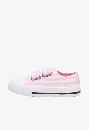 Roze-witte gestreepte kindersneaker met twee klittenbandsluitingen en een witte rubberen zool met een zwarte streep.
