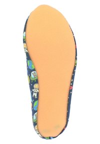 Kindersohle aus navyblauem Stoff mit weltraumthematischen Grafiken; weicher oranger Schaumstoffboden; abgerundete Kanten; flexibles Material.