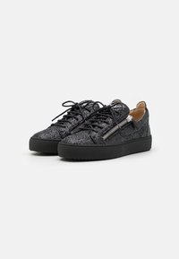 Giuseppe Zanotti - Sneakers - black - 1