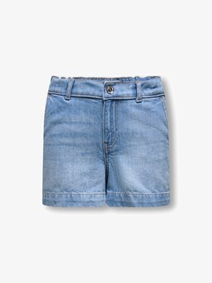 Jasnoniebieskie szorty jeansowe z zapięciem na guziki, szlufkami na pasek oraz przednimi kieszeniami, prezentowane na białym tle.