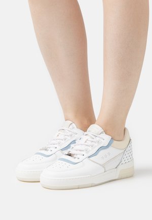 Filling Pieces, Baskets basses - white