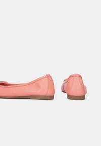 Bata Ballerine - red