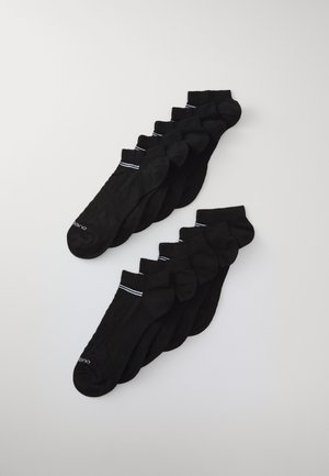 Schwarze Baumwollknöchelsocken, angeordnet in zwei Reihen; mit weißen Streifen am oberen Ende und einer glatten Textur sowie einer verstärkten Zehenpartie.