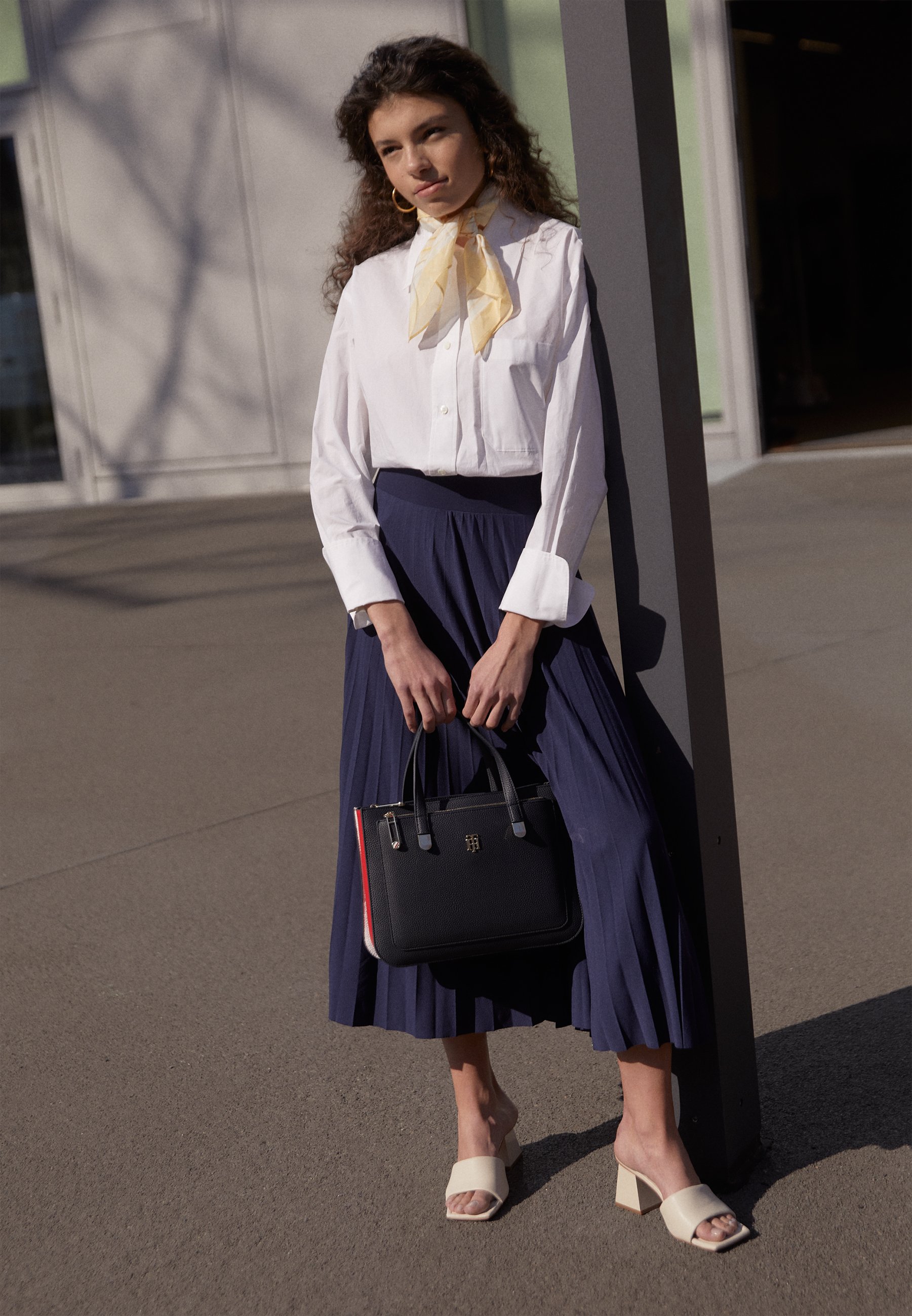 tommy hilfiger navy blue bag
