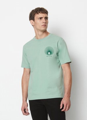 SHORT SLEEVE SEASONAL ARTWORK - Print T-shirt - midnight moss