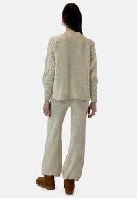 Elara SET - Träningsbyxor - beige