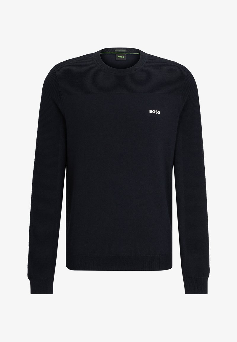 Marineblauer Strickpullover mit langen Ärmeln, strukturiertem Besatz an den Schultern und einem kleinen weißen "BOSS"-Logo auf der Brust.