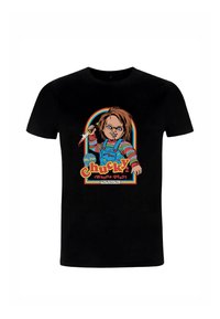 Černé tričko s grafikou panenky Chuckého držící krvavý nůž, text "Ahoj, jsem Chucky, chceš si hrát?" v barevném retro stylu.