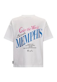 Biała bawełniana koszulka z odważnym nadrukiem w kolorze różowym i niebieskim. Projekt zawiera hasła "Pokoloruj Świat", "Bądź Sobą" oraz "MEMPHIS."