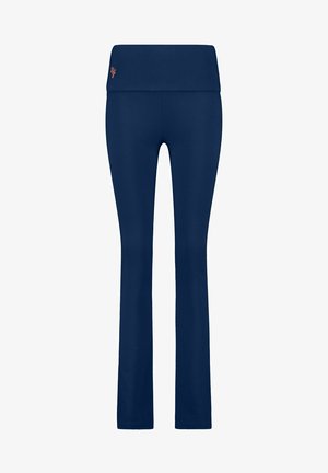 Marineblauwe yoga broek met een brede tailleband, gemaakt van een gladde, rekbare stof; voorzien van een logo detail in een contrasterende kleur.