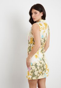 Guess Kreklkleita - blumenmuster
