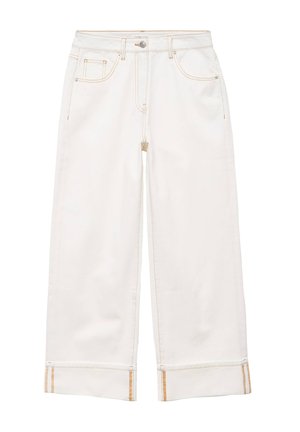 Jean blanc à jambes larges avec taille haute, fermeture à boutons sur le devant, surpiqûres visibles, poches avant et poche monnaie, et ourlets retroussés.