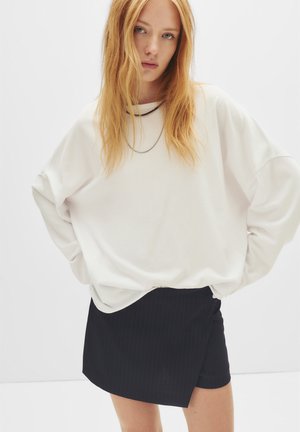 PULL&BEAR SKORT  - Kratke hlače - grey