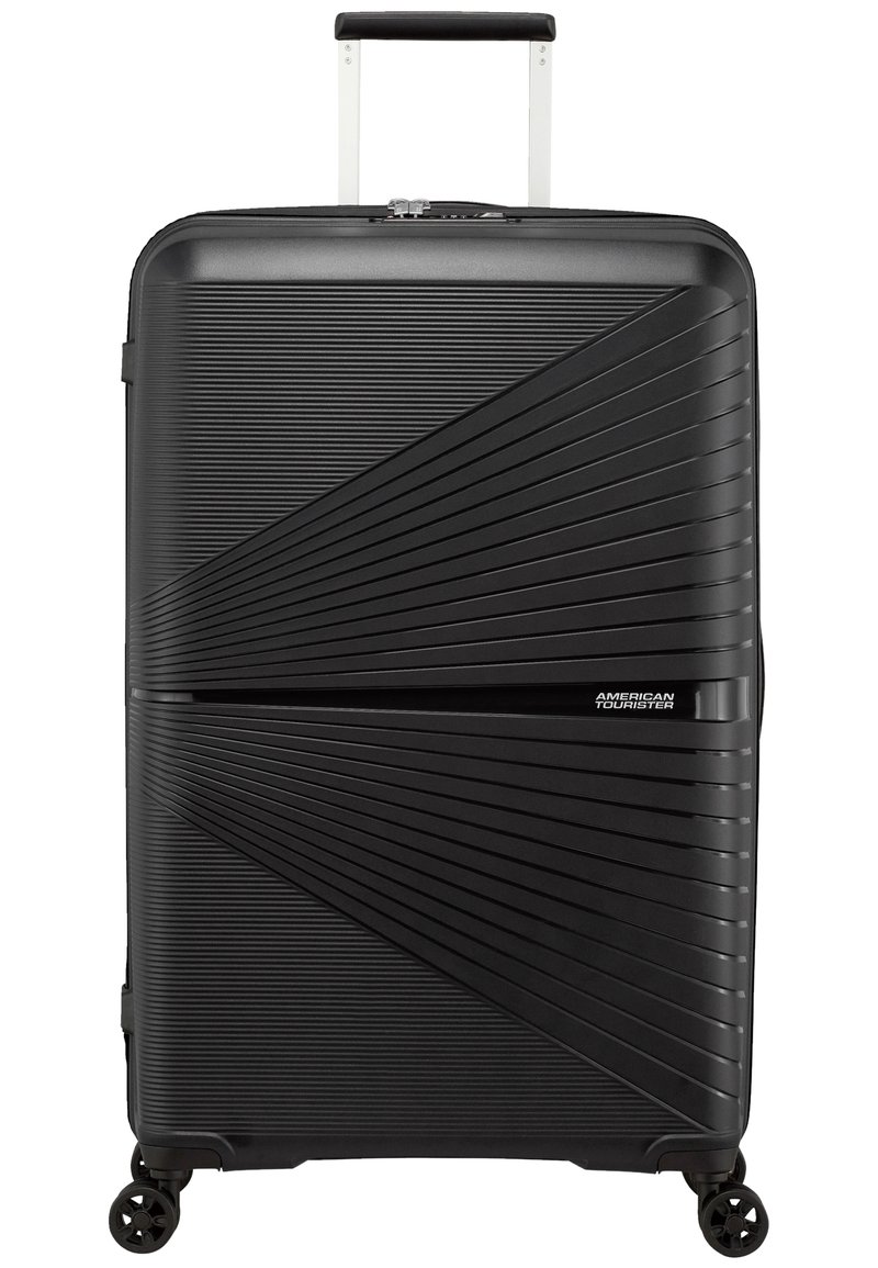 Valigia rigida nera con un design a scanalature diagonali testurizzate. Dotata di maniglia retrattile e quattro ruote per la mobilità.