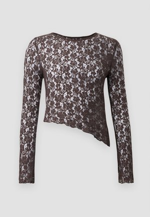Smeđa čipkasta dugorukava kratka majica s asimetričnim rubom. Ima složene cvjetne uzorke i okrugli izrez. Mekana, prozirna tekstura.