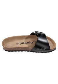 Sandalo aperto nero con cinturino testurizzato e fibbia regolabile. Soletta in sughero beige sagomata con branding discreto e suola in gomma.