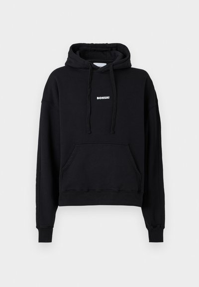 Zwarte hoodie van een katoenmix, met een voorzak, trekkoorden, geribde manchetten en het woord "BONSAI" in het wit op de borst.