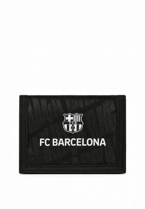 Czarny portfel FC Barcelona z herbem klubu i białym napisem "FC BARCELONA" z przodu, prostokątny z przeszywanymi brzegami.
