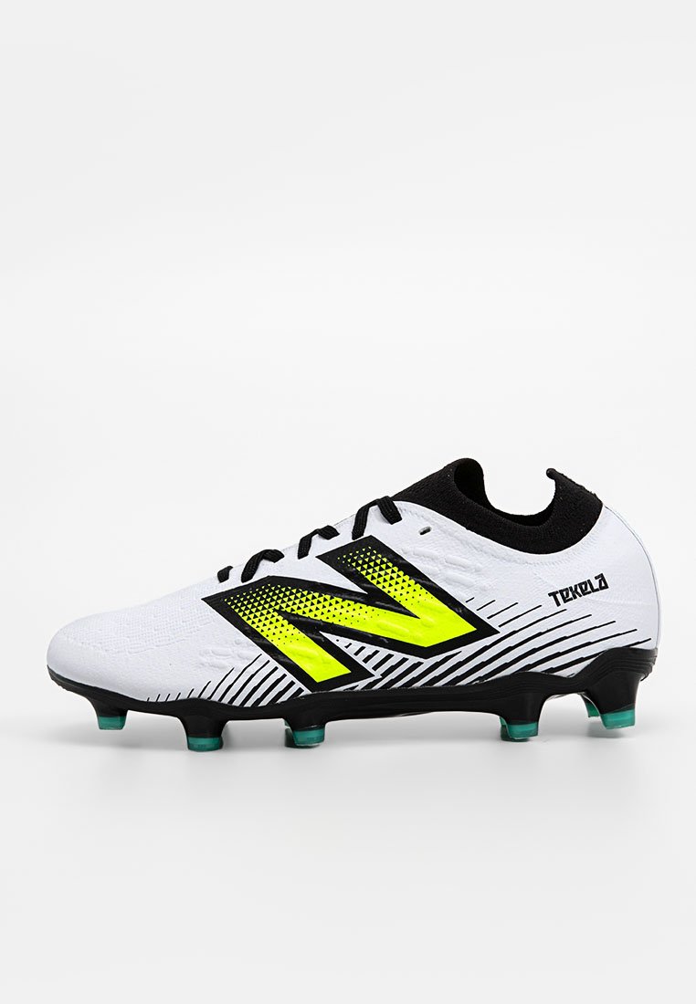 Fußballschuhe für festen Untergrund
