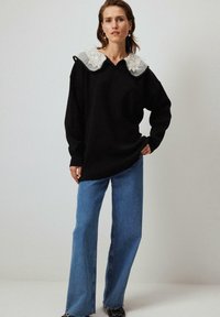 Touché Privé Pullover - black