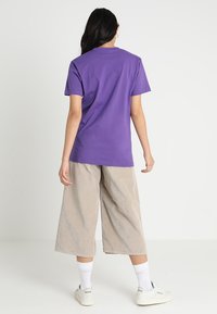 Mister Tee LADIES PEACE TEE - T-shirts med print - ultra violet