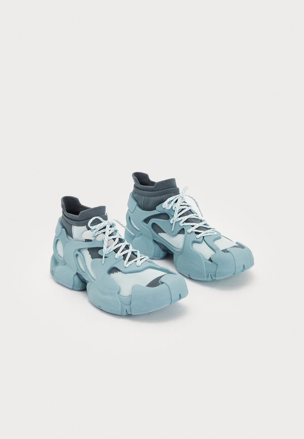 High-top trainers - teal