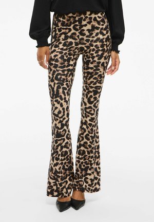 Pantalons évasés en imprimé léopard fabriqués en tissu léger ; présentent un motif brun et noir avec une texture lisse et une taille haute.