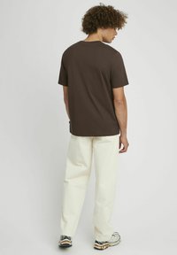 BZB BASIQUE - T-shirt basique - marron foncée