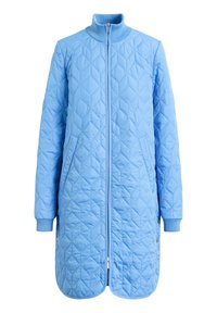 Ljusblå quiltad kappa med hög krage, full dragkedja och ribbstickade manchetter. Har diamantmönster och sidofickor.