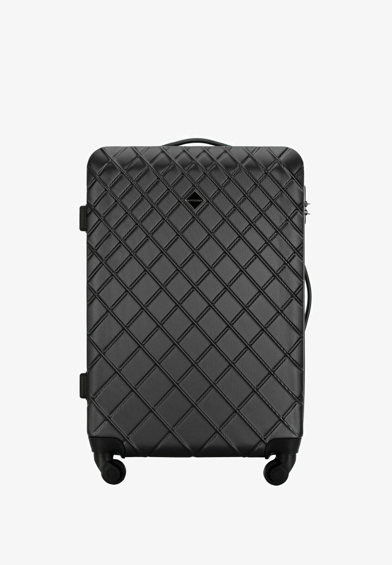 Maleta rígida negra con un patrón de diamantes acolchados, asa lateral y cuatro ruedas para movilidad. Cuenta con un logo central en la parte frontal.